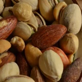 ミックスナッツを食べすぎるとどうなる？健康効果と適量目安とは