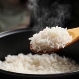 米を洗わないで炊いてしまった！そのまま食べて大丈夫？美味しくなるアレンジ対処法を解説