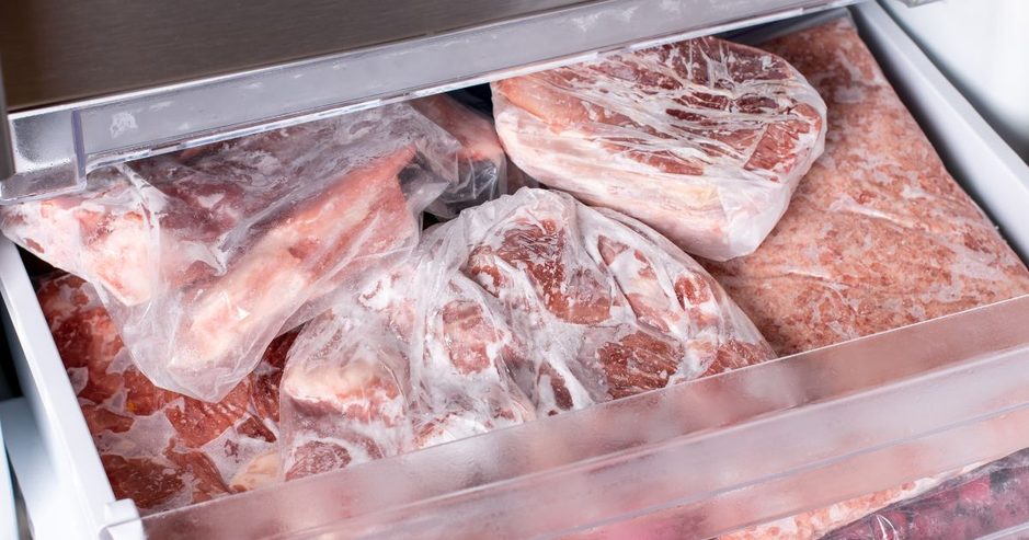 冷凍肉の解凍でパサパサする原因と対策｜旨味を逃さないプロの戻し方完全ガイドのアイキャッチ画像