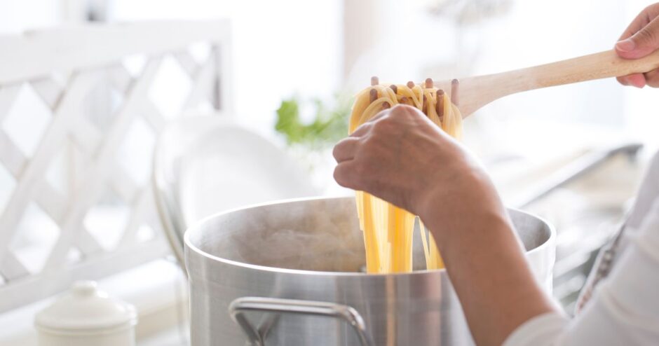 パスタの茹で方に悩まない！美味しい塩の量とプロが教える黄金比率を徹底解説