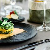 フランス料理のカトラリーを使う順番とは？基本マナーや置き方の作法を解説
