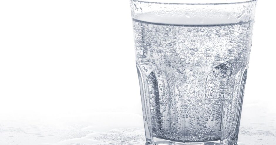 炭酸水を毎日飲むメリット・デメリット！水代わりの注意点を解説