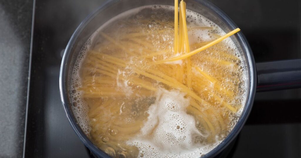 パスタを茹でる時の「塩の量」は1％が基本